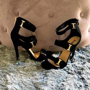 ✨NWOT Black Velvet Strap 4”Pumps with Gold Metal Accents ✨